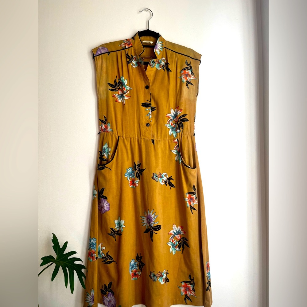Vintage stand collar dress with pockets